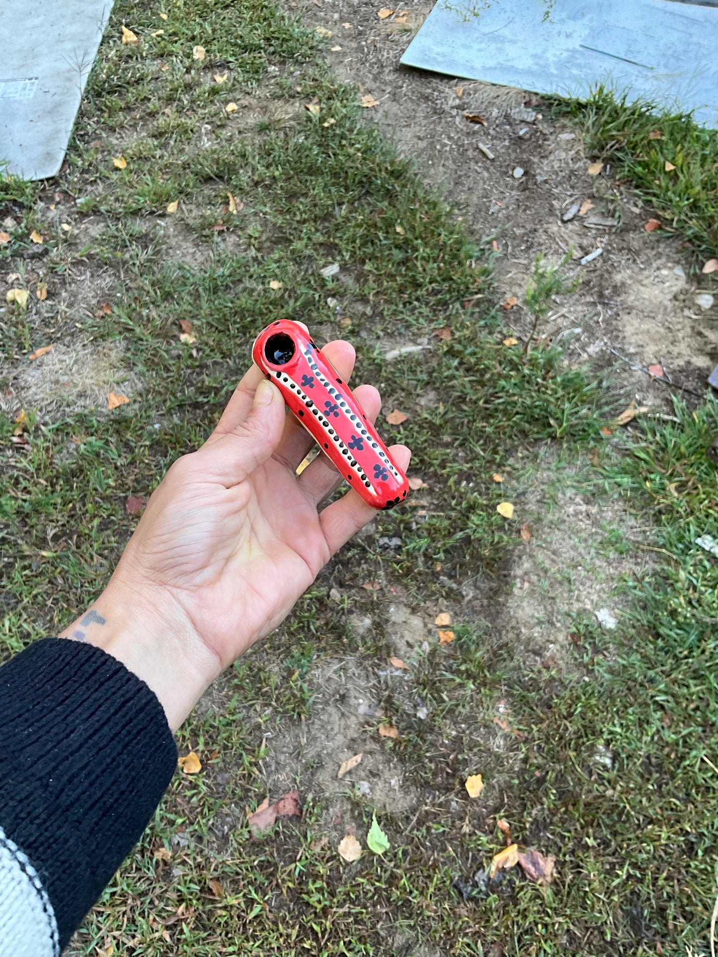 Pipe red & black flowers