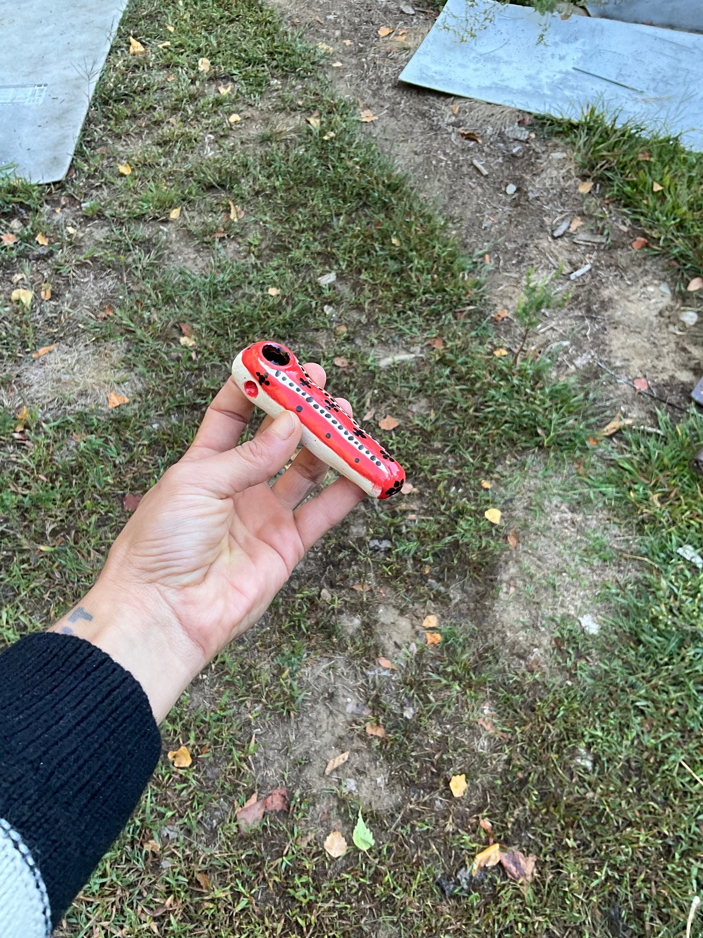 Pipe red & black flowers